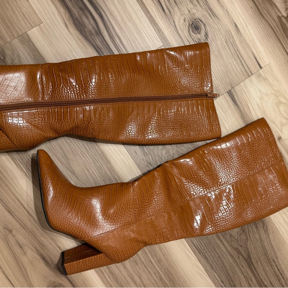 Women’s Tan Croc-Textured Knee high Boots size 8 NEW - Picture 2 of 8